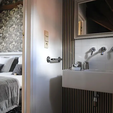 Number 11 Exclusive 4* Bruges